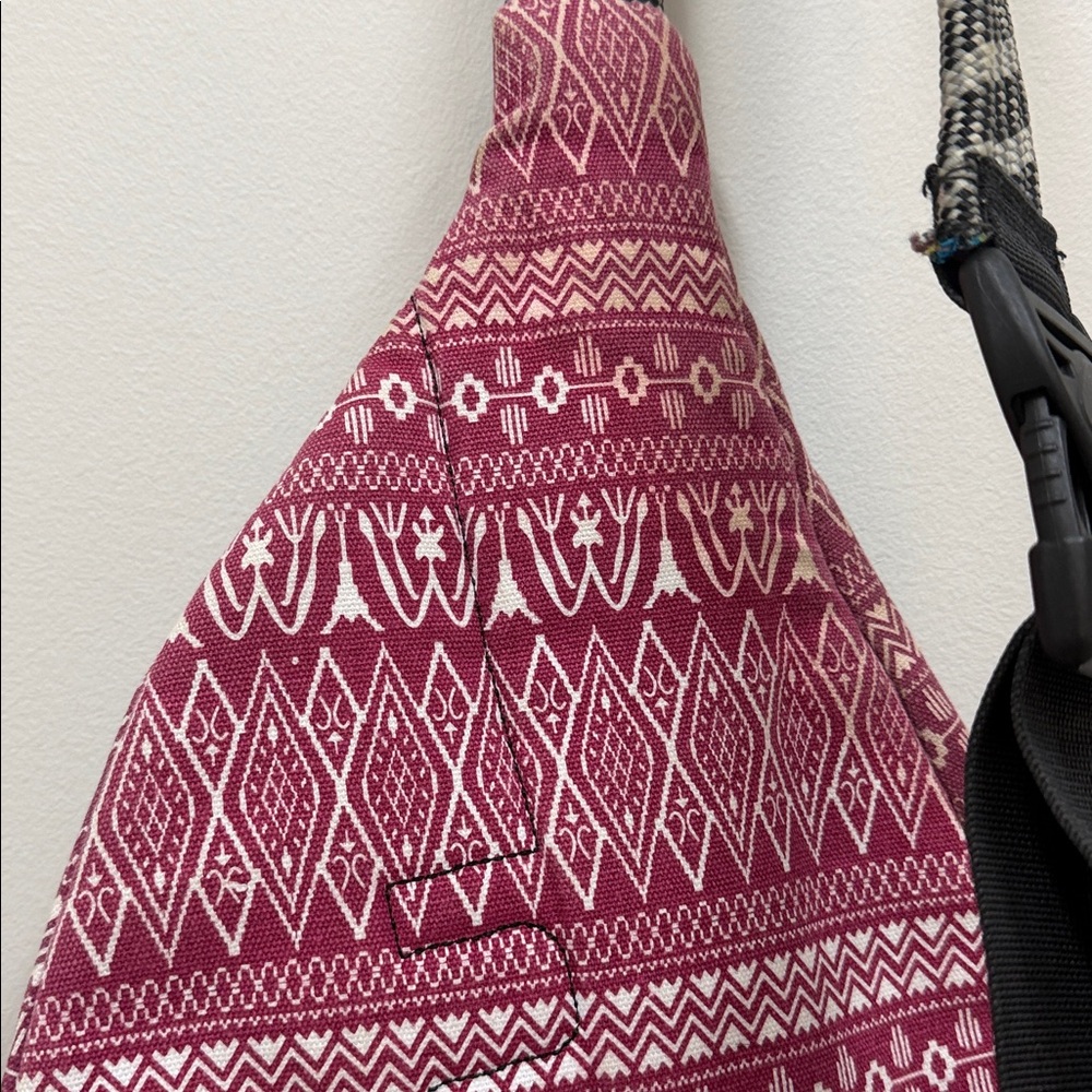 Kavu Slingpack Sling Bag Burgundy White Aztec Ropalooza Rope Bag! - Picture 8 of 10